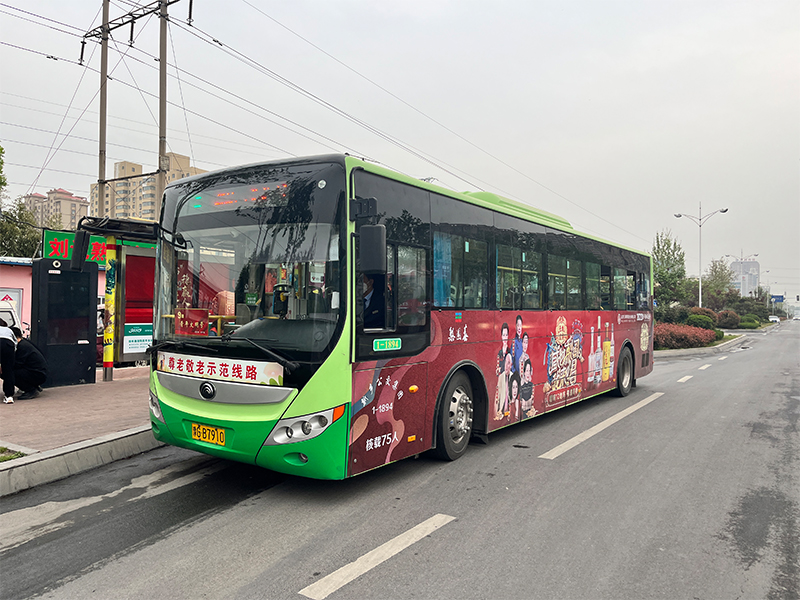 五糧濃春公交車(chē)廣告